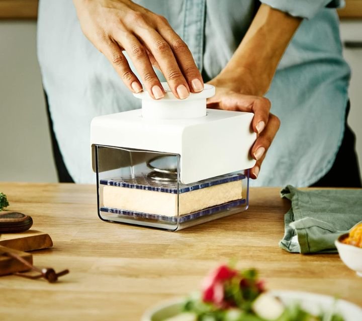 Molde para hacer tofu con prensa. Molde para tofu, prensa para tofu. Prensador de tofu