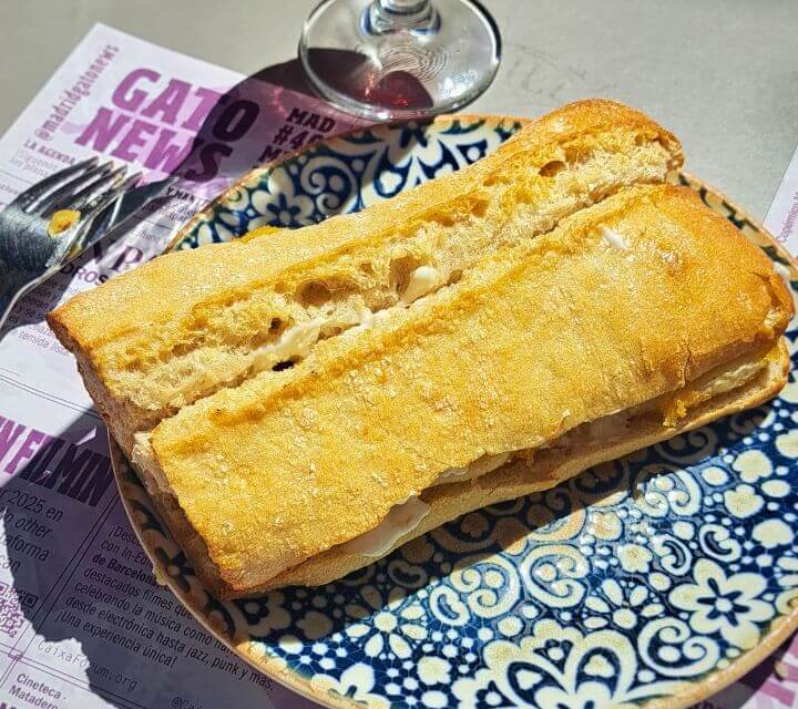 Bocadillo de calamares vegano en Lavapiés