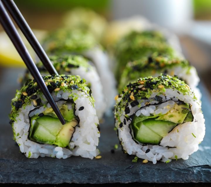 Makis de aguacate veganos sin pescado