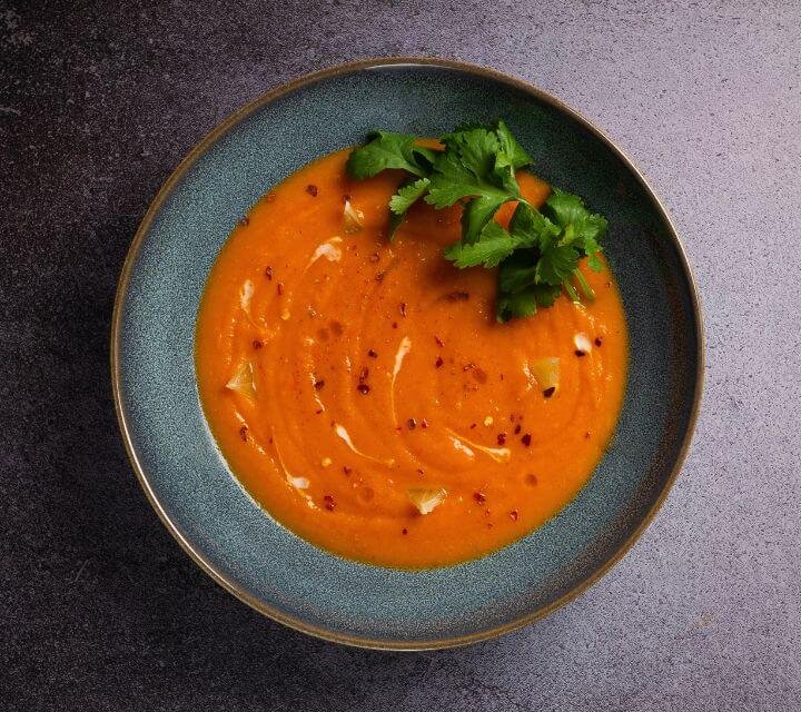 Sopa fría de zanahoria y naranja perfecta para combatir el calor