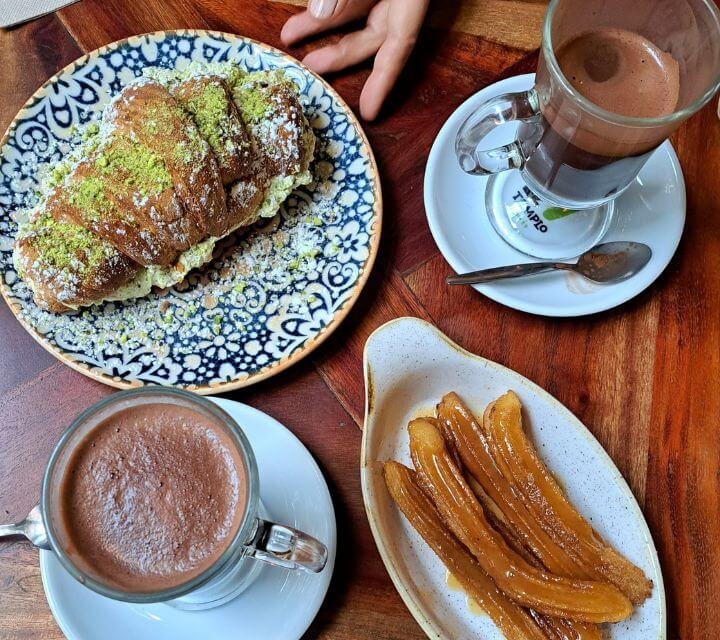 Vegan cafés in Madrid with pastries, breakfast and snacks. Vegan brunch Madrid