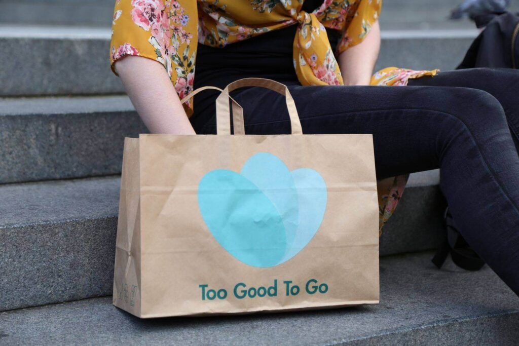 Bolsa de comida salvada con Too Goo To Go
