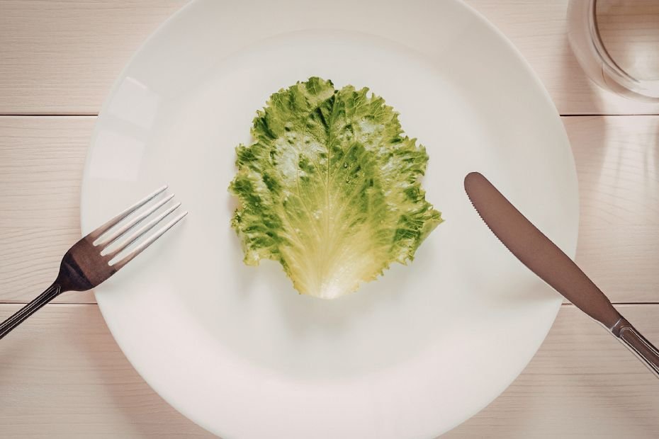 Plato de lechuga: menú vegano especial de boda