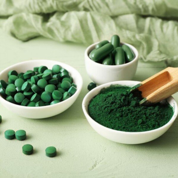 Suplementos de alga espirulina para veganos